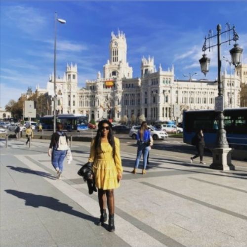 Travel Blogs and guides at bedya travel with  main photo of her with a yellow dress in paris